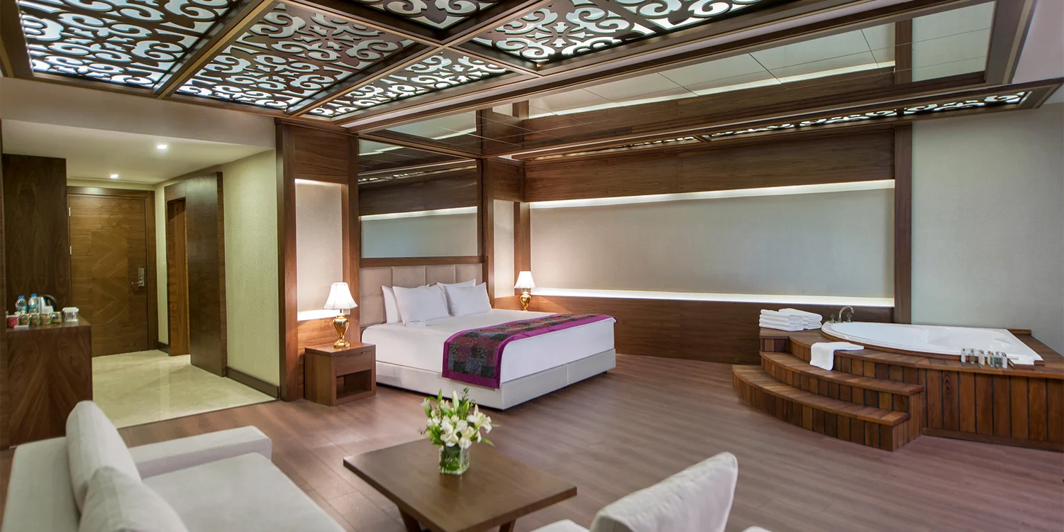 Honeymoon Suite